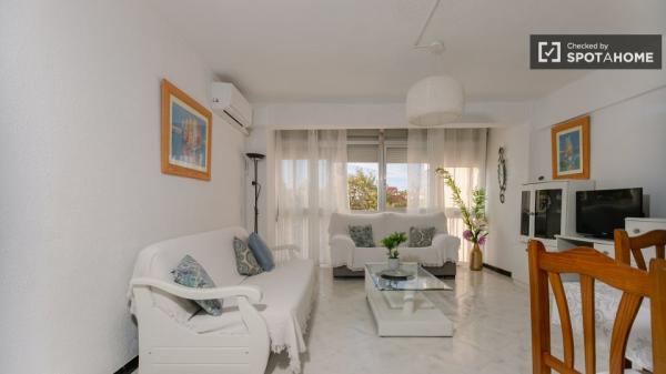 Se alquila habitación en piso de 4 dormitorios en Valencia photo 4