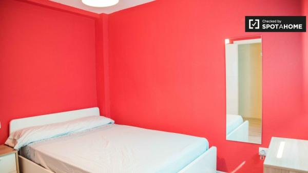 Habitación en apartamento de 3 dormitorios en Poblats Marítims, Valencia photo 1