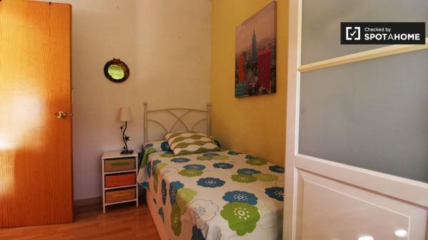 Vivienda en apartamento de 3 dormitorios en Imperial, Madrid photo 1