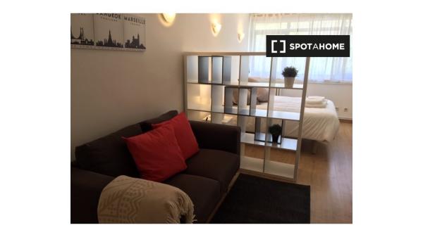 Estudio en alquiler en , Barcelona photo 1