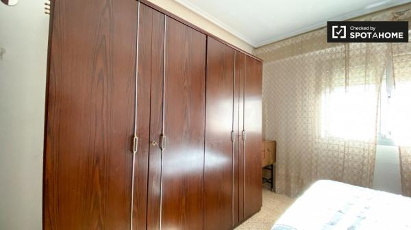 Se alquila habitación doble, apartamento de 3 dormitorios, Rascanya, Valencia photo 4