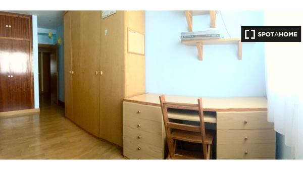 Habitación en piso compartido en Pamplona thumbnail 2