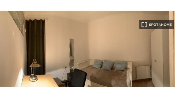 Habitación en piso compartido en madrid. photo 3