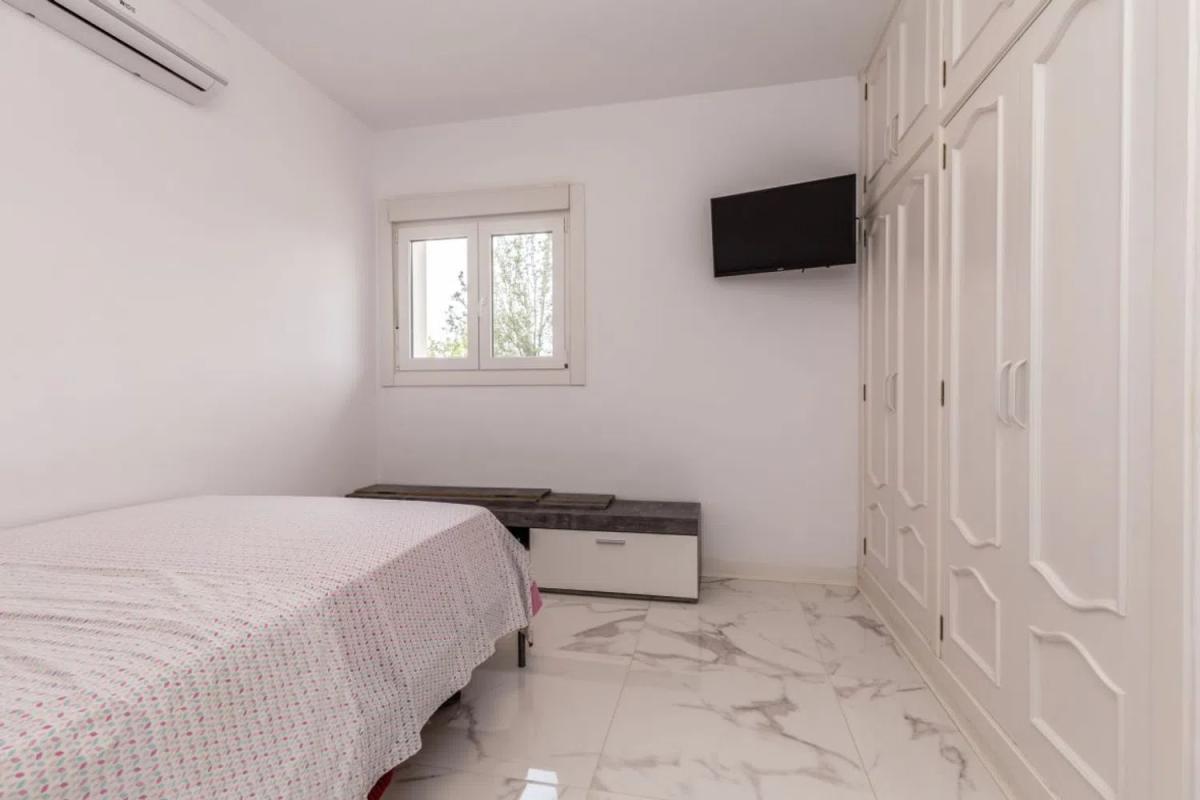 Sale of independent chalet in Barrio Ensanche-Diputación, Alicante
 photo 4