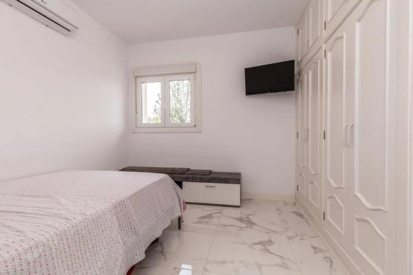 Коттедж на продажу в  Barrio Ensanche-Diputación, Аликанте photo 4