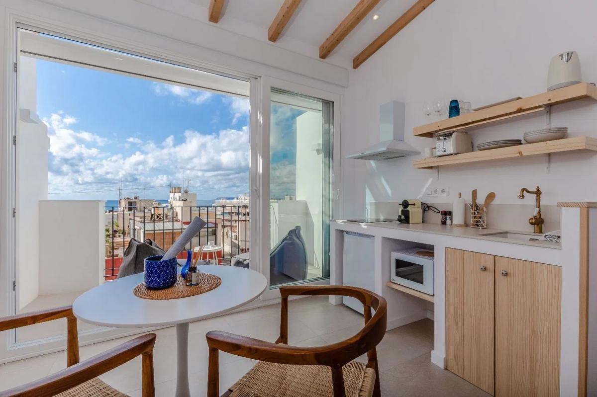 Venta de chalet independiente en Barrio Casco Histórico-Santa Cruz, Alicante / Alacant
photo 1