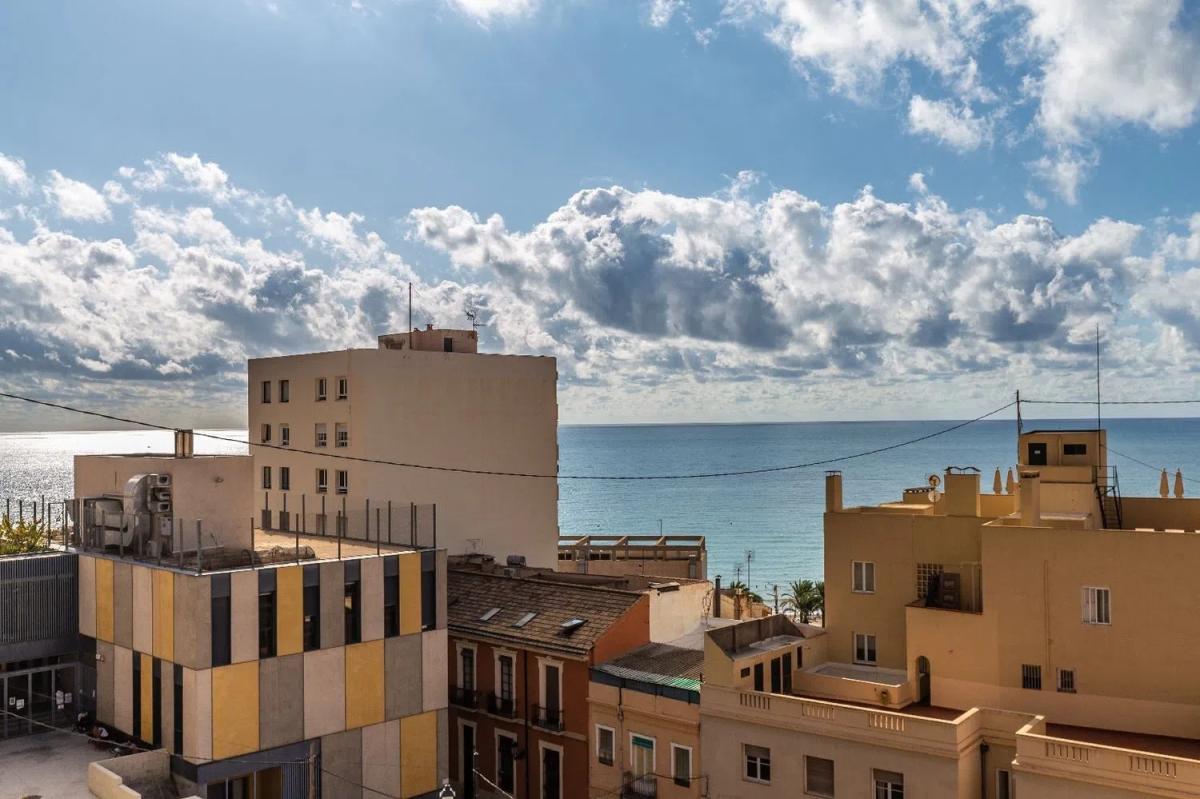 Venta de chalet independiente en Barrio Casco Histórico-Santa Cruz, Alicante / Alacant
photo 2