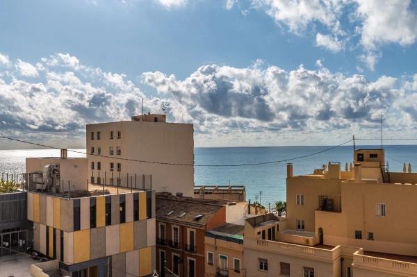 Chalet independiente en venta en  Barrio Casco Histórico-Santa Cruz, Alicante / Alacant photo 2