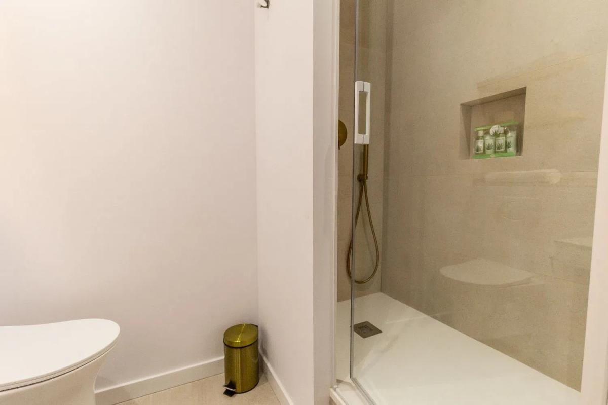 Venta de chalet independiente en Barrio Casco Histórico-Santa Cruz, Alicante / Alacant
photo 3