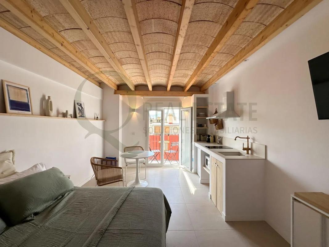 Sale of independent chalet in Barrio Casco Histórico-Santa Cruz, Alicante
 photo 3