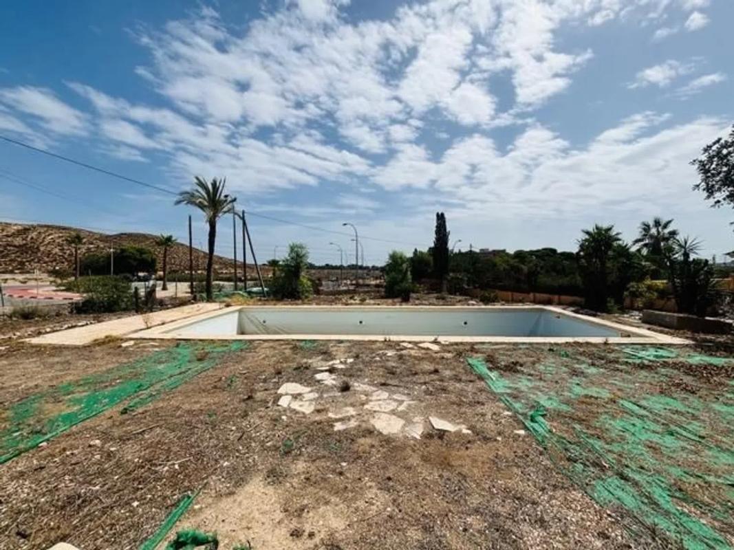 Venta de chalet independiente en Barrio Villahermosa - Santa Faz, Alicante / Alacant
photo 2