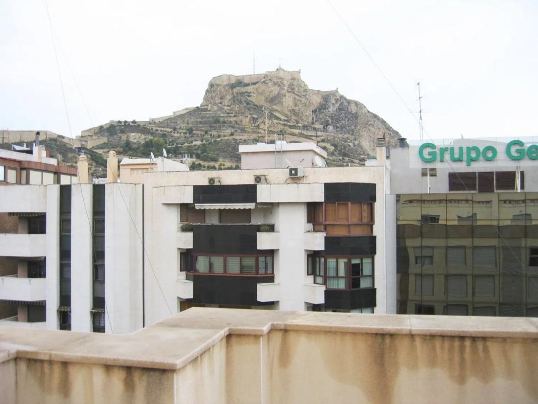 Sprzedaż poddasza w Rambla de Méndez Núñez, Alicante / Alacant photo 1