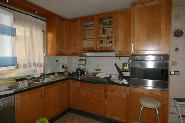Продажа квартиры в Barrio Carolinas Bajas, Аликанте photo 1