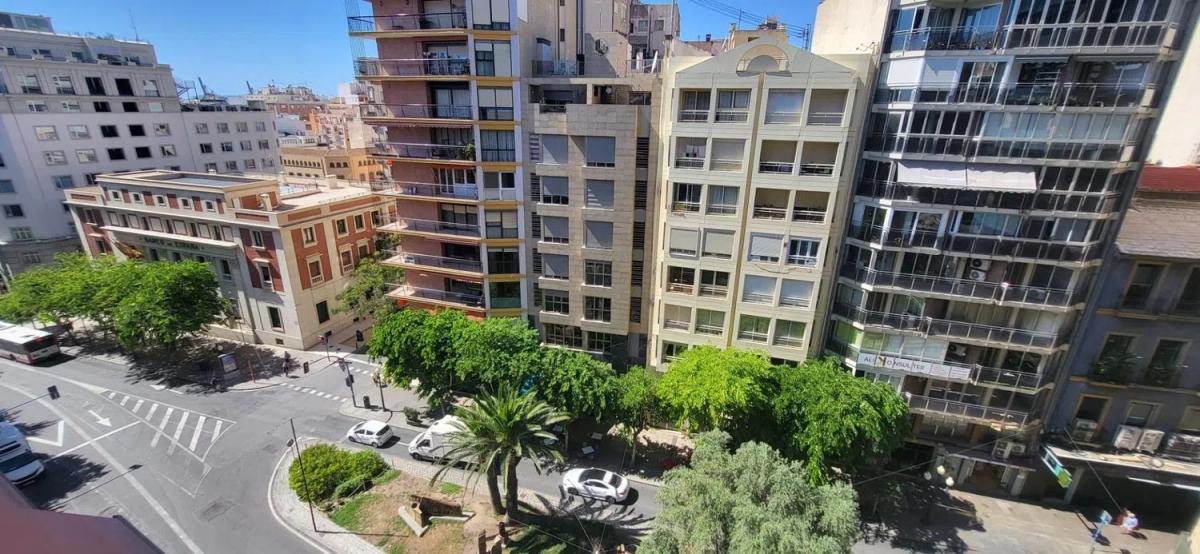Sale of apartment in Plaza de San Cristóbal, Alicante
photo 1