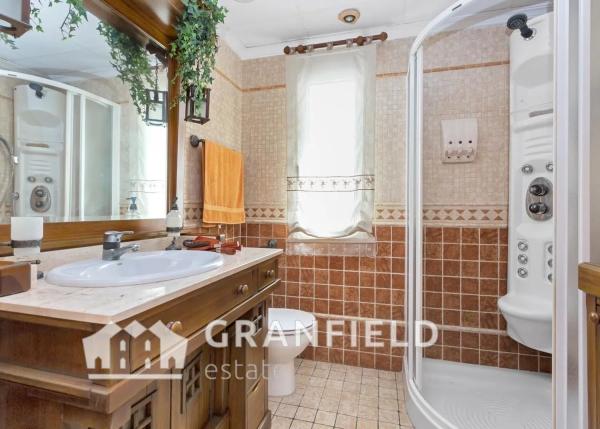 Коттедж на продажу в  Calle Vicente Blasco Ibáñez s/n, Торревьеха photo 4