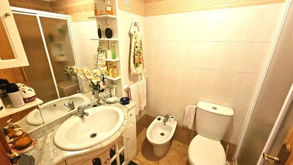 Sale of independent chalet in Barrio Parque de las Naciones, Torrevieja
photo 4