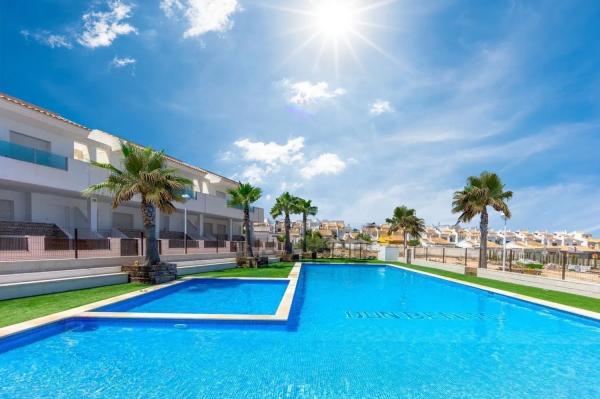 Chalet independiente en venta en Calle Teide, Torrevieja photo 1