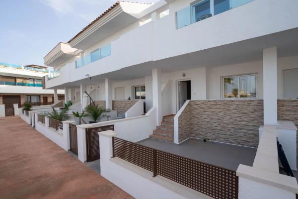 Chalet independiente en venta en Calle Teide, Torrevieja thumbnail 2