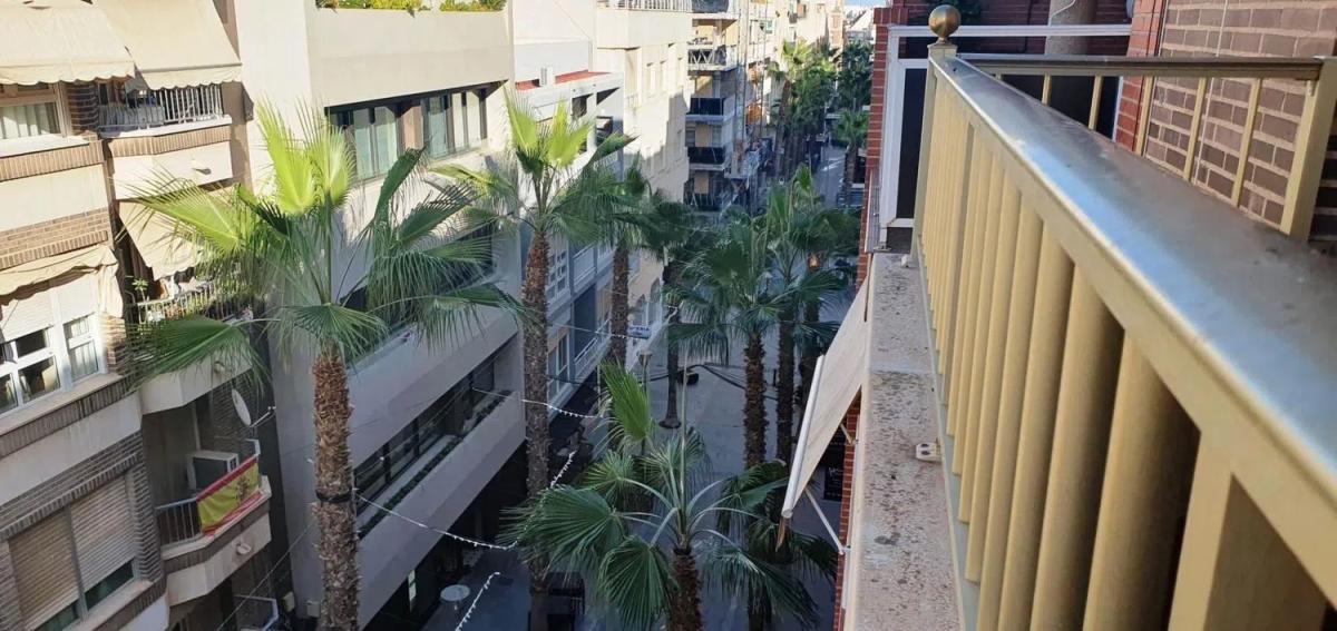 Sale of apartment in Barrio Centro - Muelle Pesquero, Torrevieja
photo 1