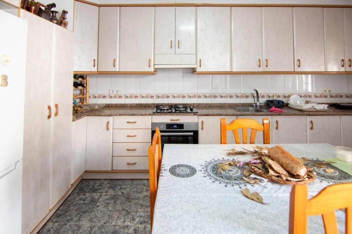 Sale of independent chalet in Barrio Centro - Muelle Pesquero, Torrevieja
 photo 3