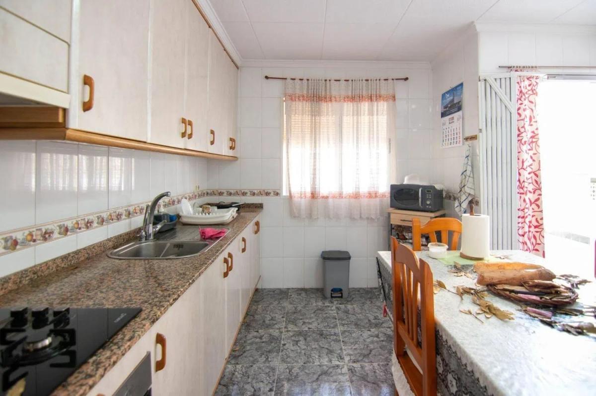 Sale of independent chalet in Barrio Centro - Muelle Pesquero, Torrevieja
 photo 4