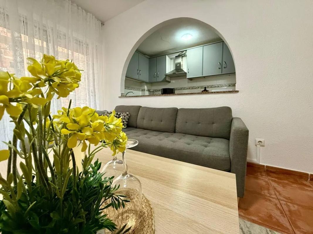 Venta de piso en Barrio Las Piscinas Naturales, Torrevieja
photo 1