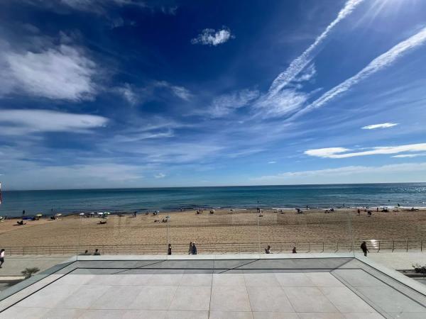 Wolnostojąca willa na sprzedaż w Avenida de los españoles, Torrevieja photo 1