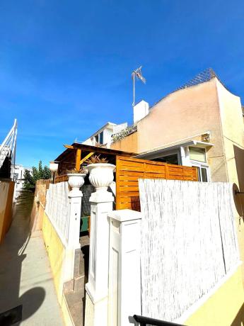 Коттедж на продажу в  Avenida Laguna Azul, 7, Торревьеха photo 1