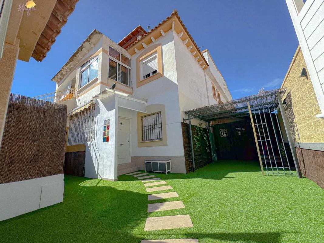 Продажа отдельного шале в  Barrio Parque de las Naciones, Торревьеха photo 2