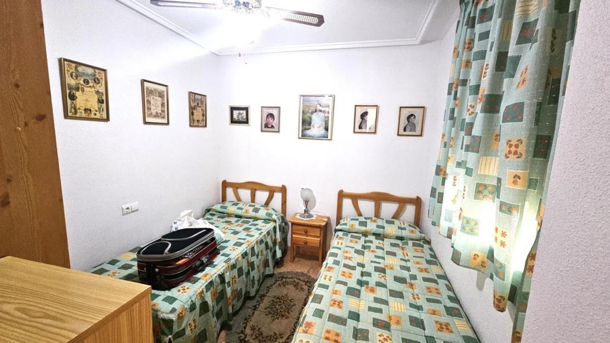 Sale of independent chalet in Barrio Parque de las Naciones, Torrevieja
 photo 5