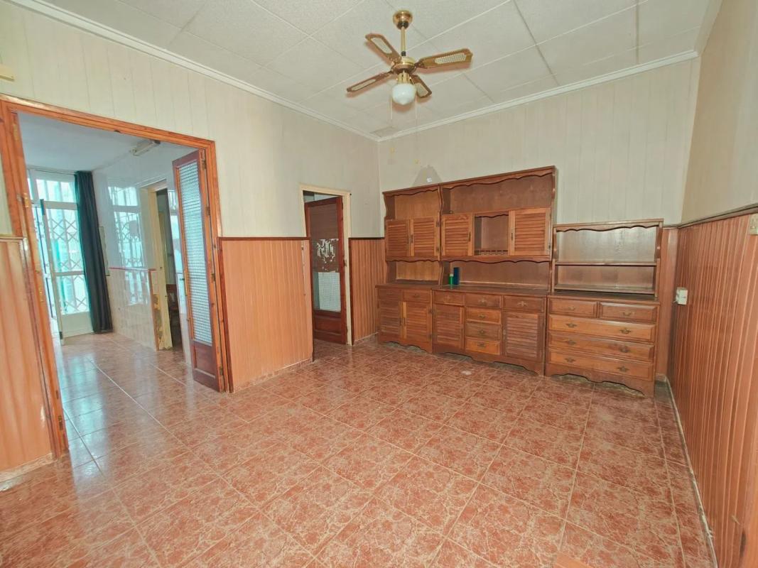 Sale of independent chalet in Barrio Centro - Muelle Pesquero, Torrevieja
photo 1