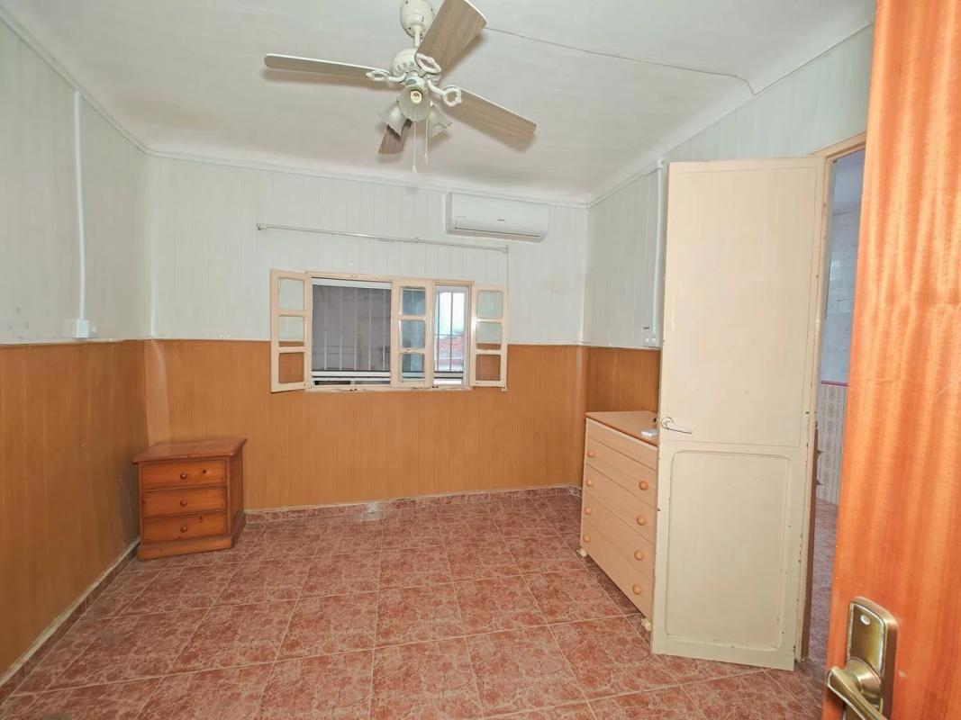 Sale of independent chalet in Barrio Centro - Muelle Pesquero, Torrevieja
photo 2