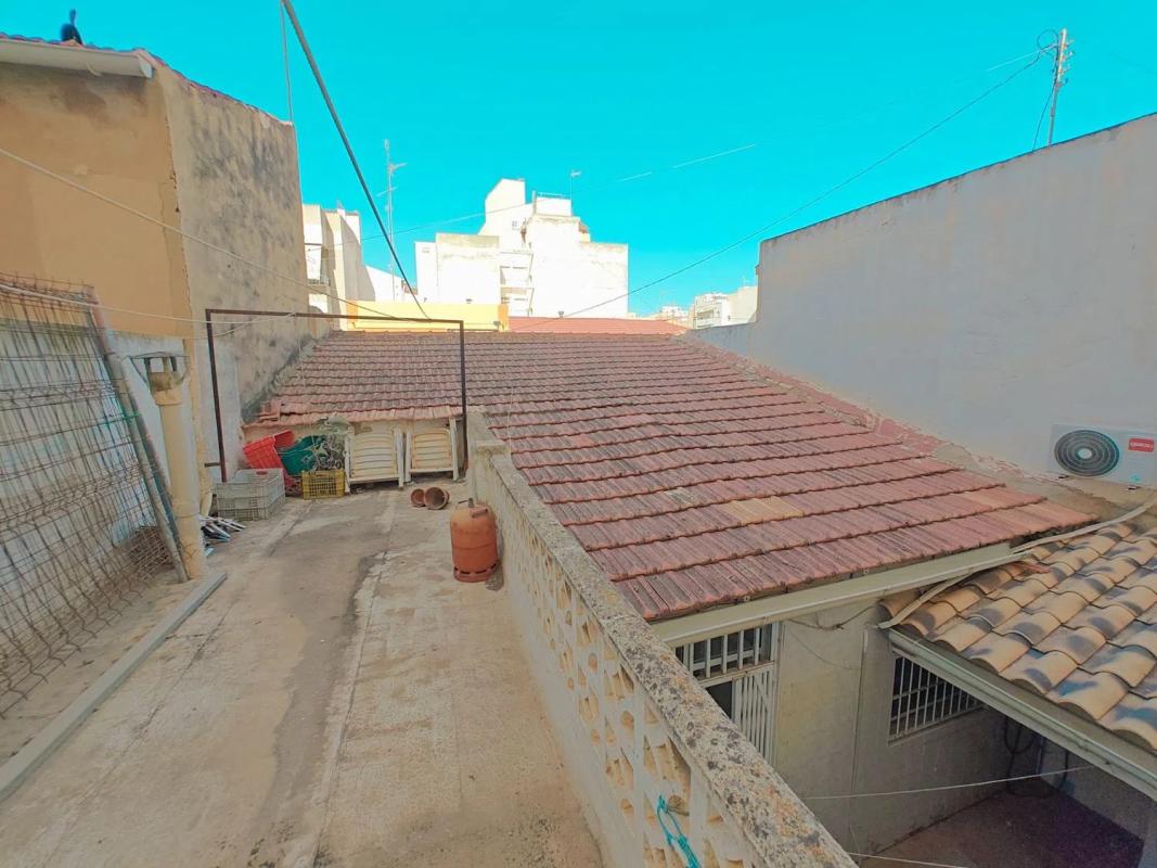Sale of independent chalet in Barrio Centro - Muelle Pesquero, Torrevieja
photo 3