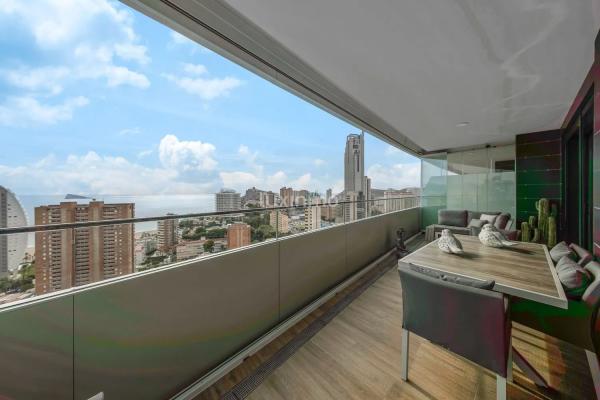 Piso en venta en Playa de Poniente, Benidorm thumbnail 1