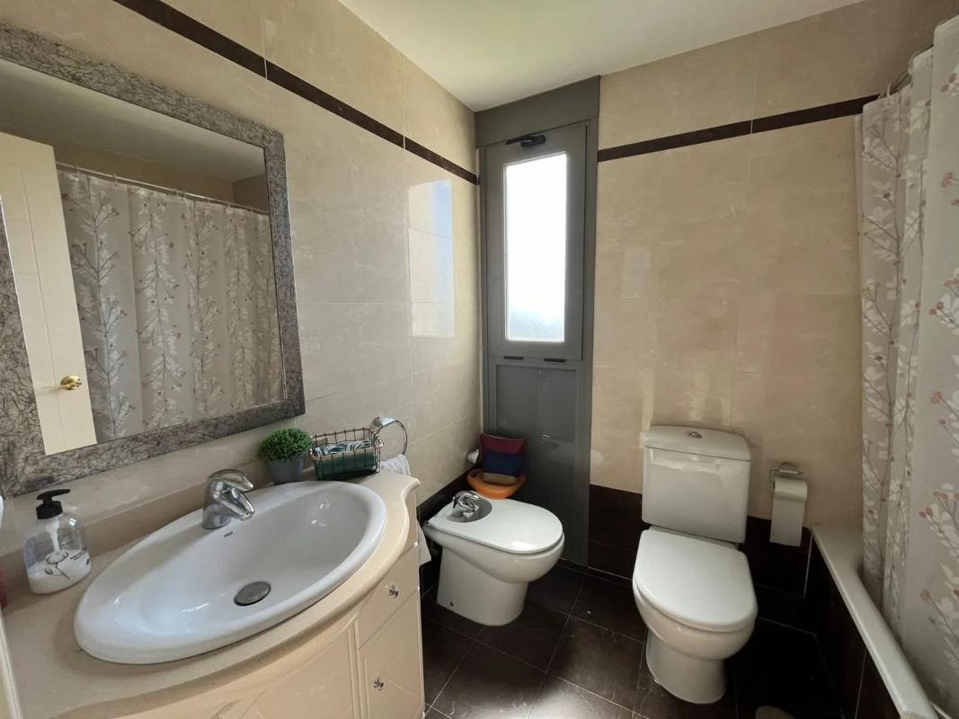 Продажа квартиры на Calle Presidente Adolfo Suárez, Бенидорм
photo 2