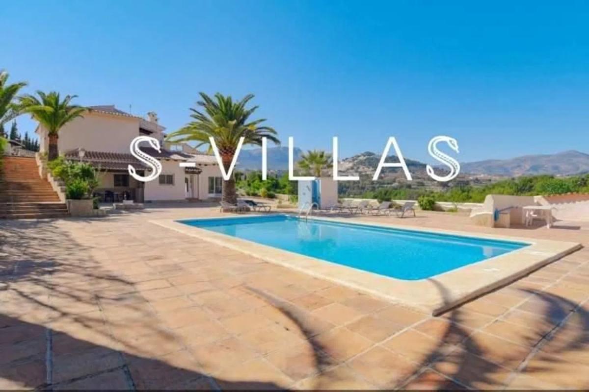 Sale of independent chalet in Calpe Pueblo, Calpe
photo 1