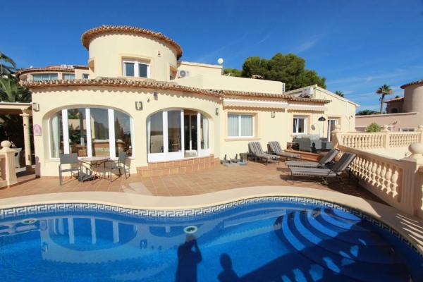 Detached villa for sale in  Calpe Pueblo, Calpe photo 1