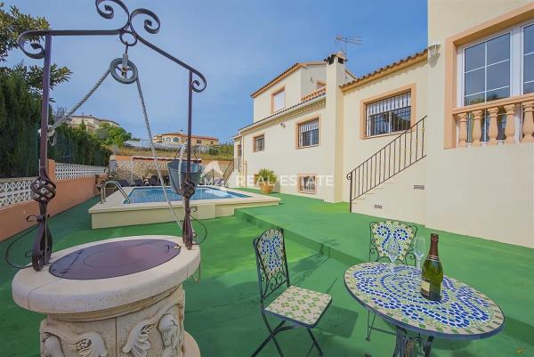 Detached villa for sale in  Calpe Pueblo, Calpe photo 2