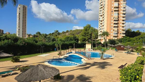 Piso en venta en Calle Presidente Adolfo Suárez, Benidorm photo 1