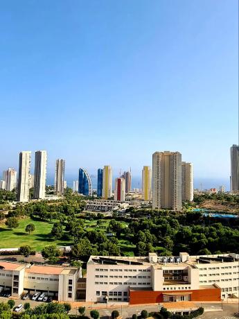 Piso en venta en  Calle Presidente Adolfo Suárez, Benidorm photo 3