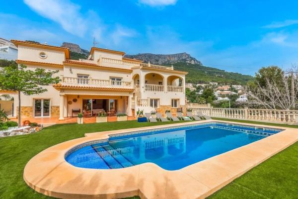 Chalet independiente en venta en Partida les Cucarres, Calpe photo 1