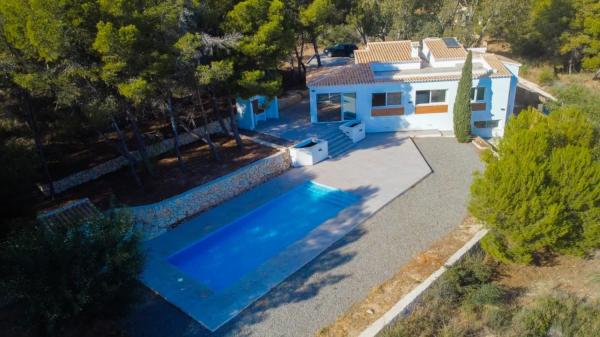 Detached villa for sale in Urbanización Canuta de Ifach, Calpe thumbnail 1