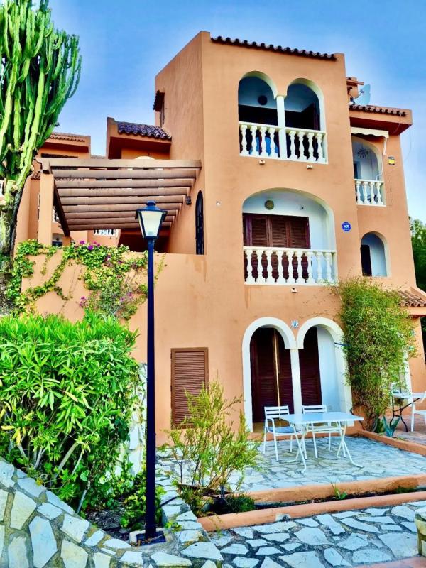 Sale of independent chalet in Partida Borumbot, Calpe
photo 2