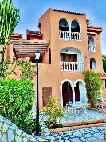 Detached villa for sale in Partida Borumbot, Calpe thumbnail 1