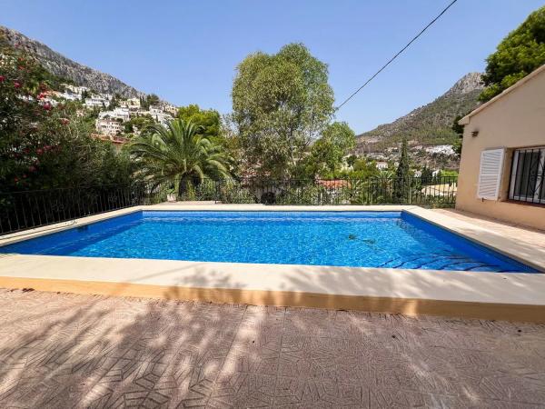 Detached villa for sale in  Partida Maryvilla s/n, Calpe photo 2