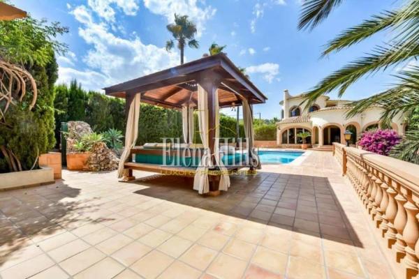 Detached villa for sale in  Urbanización Gran Sol, Calpe photo 1