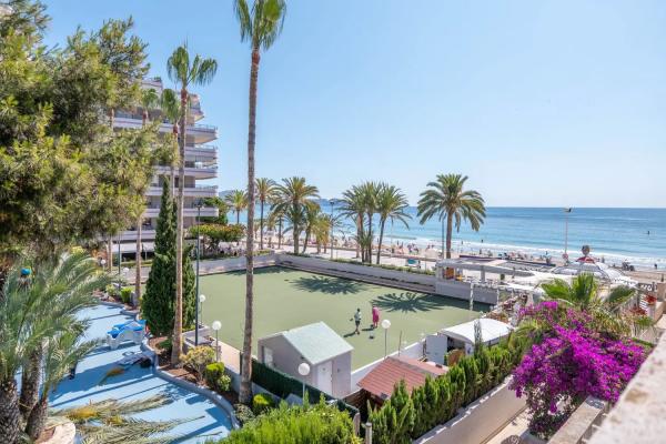 Detached villa for sale in  Avenida Juan Carlos I, 18, Calpe photo 1