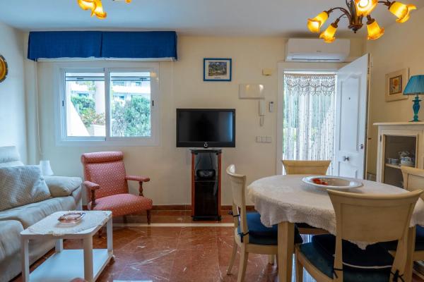 Detached villa for sale in  Avenida Juan Carlos I, 18, Calpe photo 2