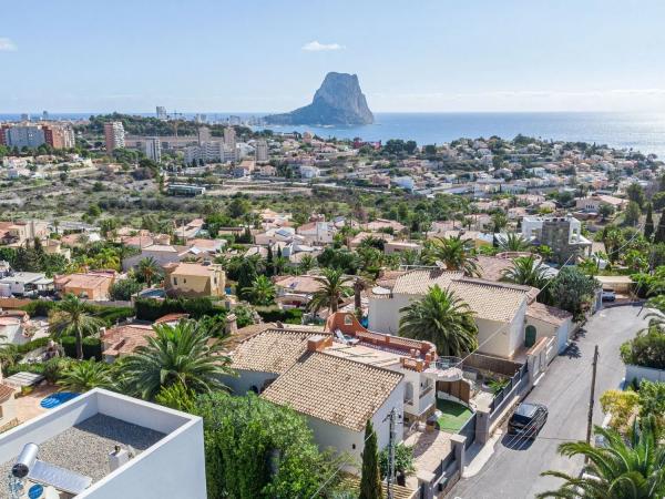 Detached villa for sale in Urbanización Canuta, Calpe thumbnail 1