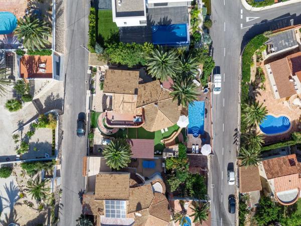 Detached villa for sale in Urbanización Canuta, Calpe thumbnail 2